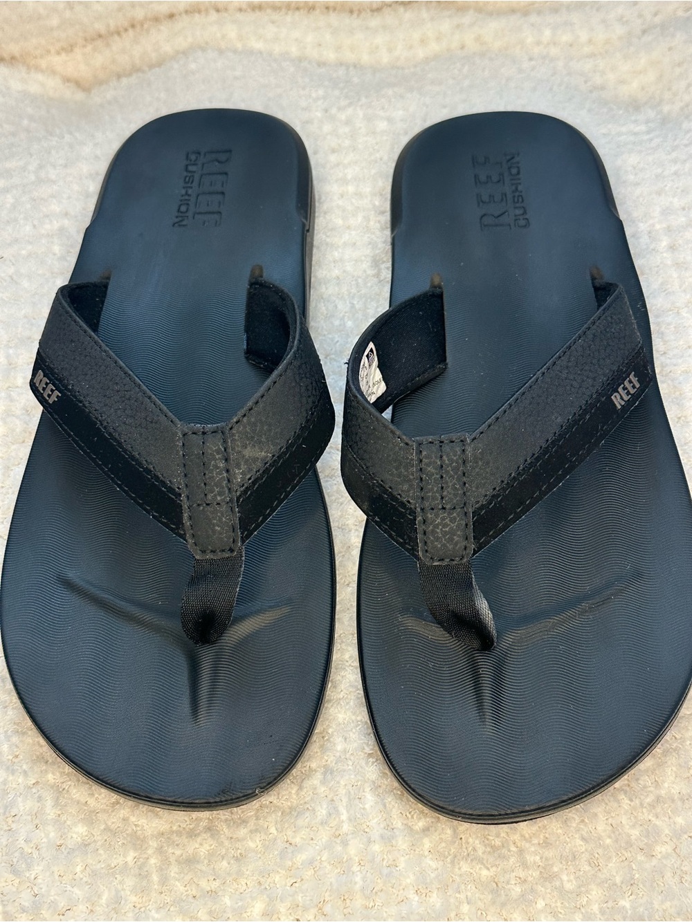 Reef Men's Black Cushion Flip-Flop Sandals - Black